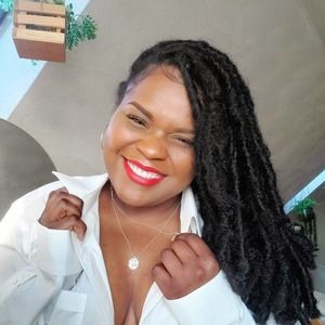 Meet your Posher, Elissa